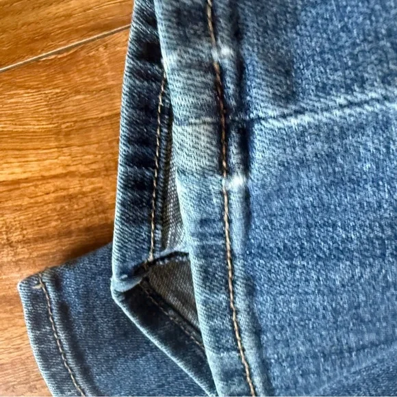 CHICOS Women’s Blue Girlfriend So Slimming Slim Ankle Jeans Size 0.5 (6) - Picture 12 of 13